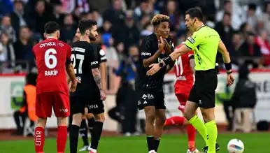 Beşiktaş'tan Hakem Çakır'a Tepki: "Çimlere Basmak Sarı Kart!"