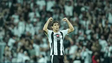 Futbolcu 2 Ay Sahada Olmayacak