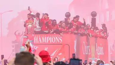 Liverpool Şampiyonluğunu Kutladı, Korku Anları Yaşandı!