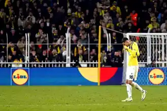 Mert Müldür'ün Kırmızı Kartı Fenerbahçe'yi Vurdu!