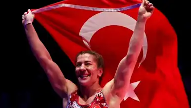 Efsane Güreşçi Yasemin Adar Yiğit, Mindere Veda Etti