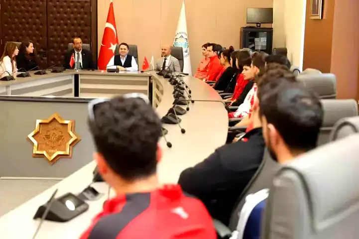 ALKÜ Sporcuları Rektör Türkdoğan'la Buluştu